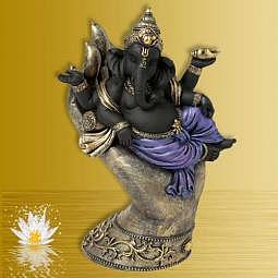 Ganesha in Hand 23 cm