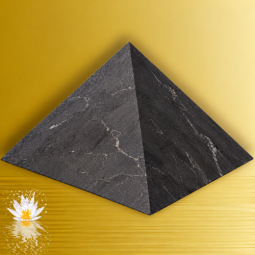 Schungit Pyramide 10 cm – unpoliert